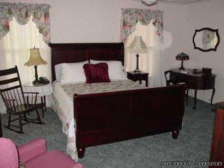 Red Bluff Cottage Bed & Breakfast Montgomery Room photo