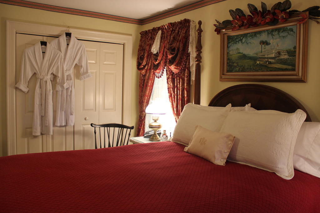Red Bluff Cottage Bed & Breakfast Montgomery Exterior photo