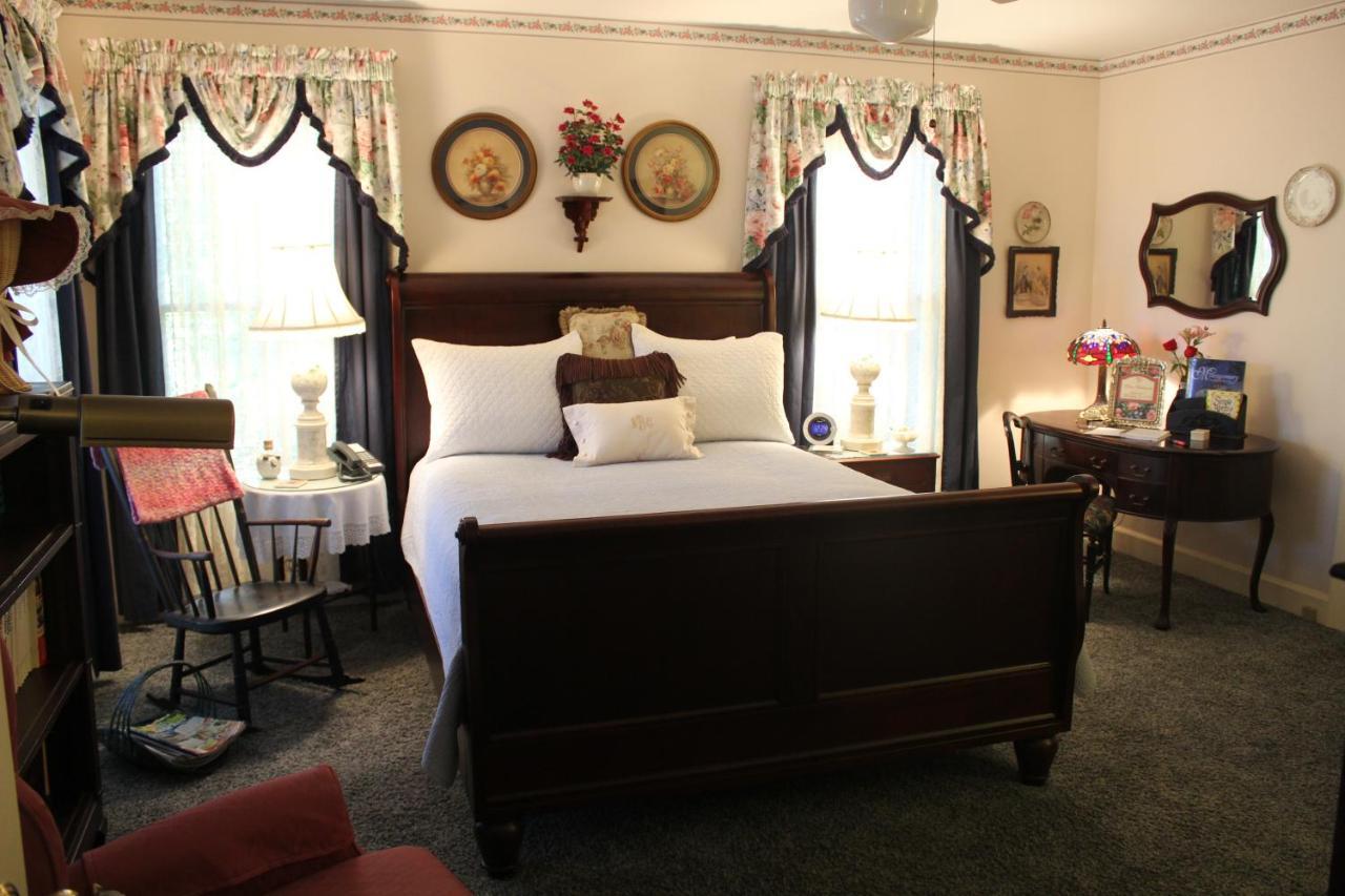 Red Bluff Cottage Bed & Breakfast Montgomery Exterior photo